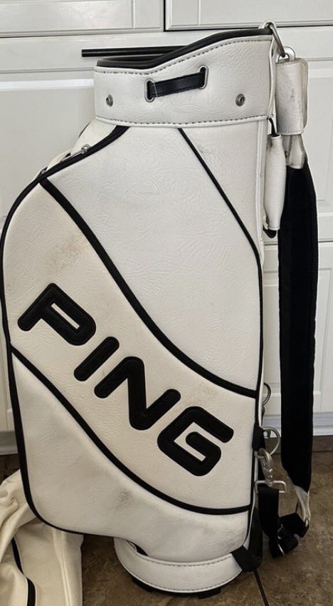 backninewisdom's tweet image. 1st job- early 80’s- carrying 2 of these every Saturday and Sunday for “members”-leather straps no padding (destroyed shoulders)- and a hilly track on Long Island. going rate was $15 a bag and $5 a putter (if other 2 rode). i was thankful for each loop.  Hard work. #golflifer