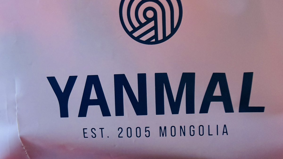 cheburashka1545's tweet image. Янмал ямар гоё хүнд өгчихмөөр хайцаг савтай болоо вэ❤️❤️❤️
Ёстой хөөрхөн юм байна
Үндэсний үйлдвэрээ дэмжнээ