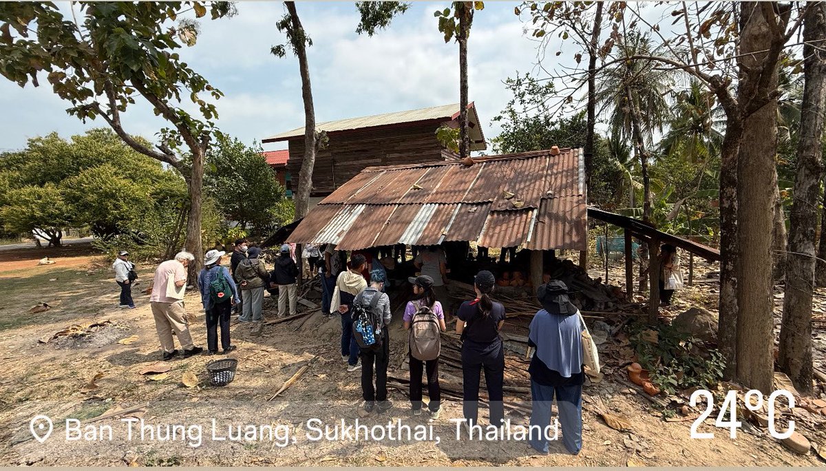 Hari kedua training. Melawat tempat buat tembikar di Sukhothai.