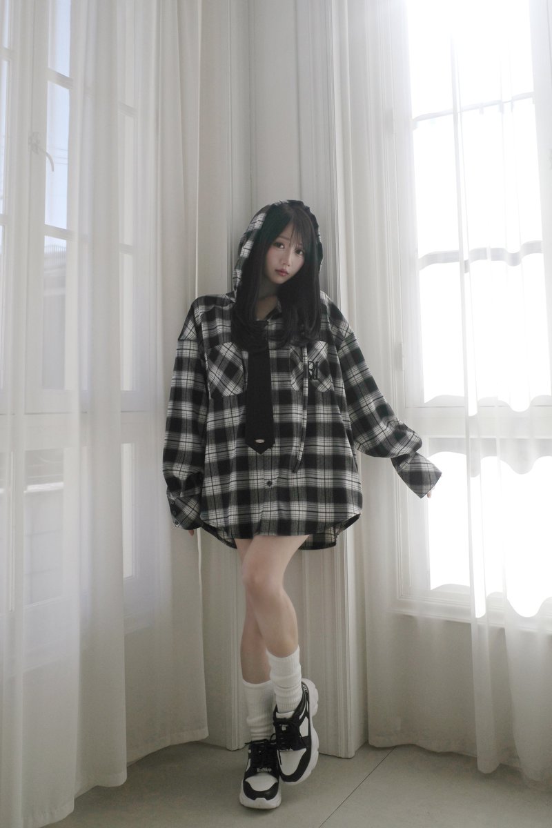 推しカラーカーデとこちら💁🏻‍♀️💕 今日の20時から発売です₍ᐢ. ̫