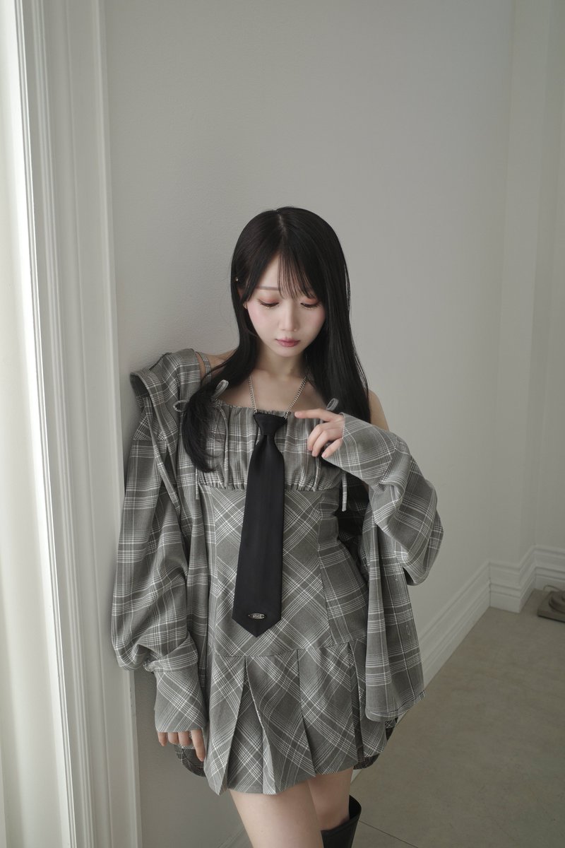 推しカラーカーデとこちら💁🏻‍♀️💕 今日の20時から発売です₍ᐢ. ̫