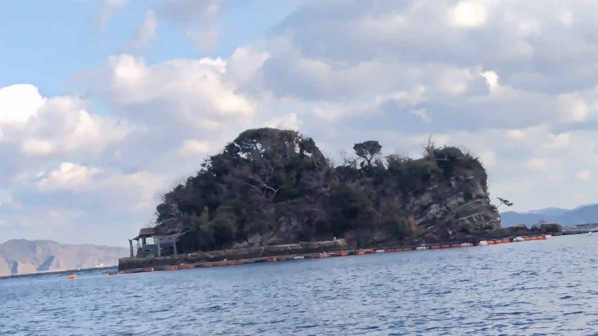 鹿ノ島
志賀神社
今里の漁師さんに、島まで渡して頂きました🙇