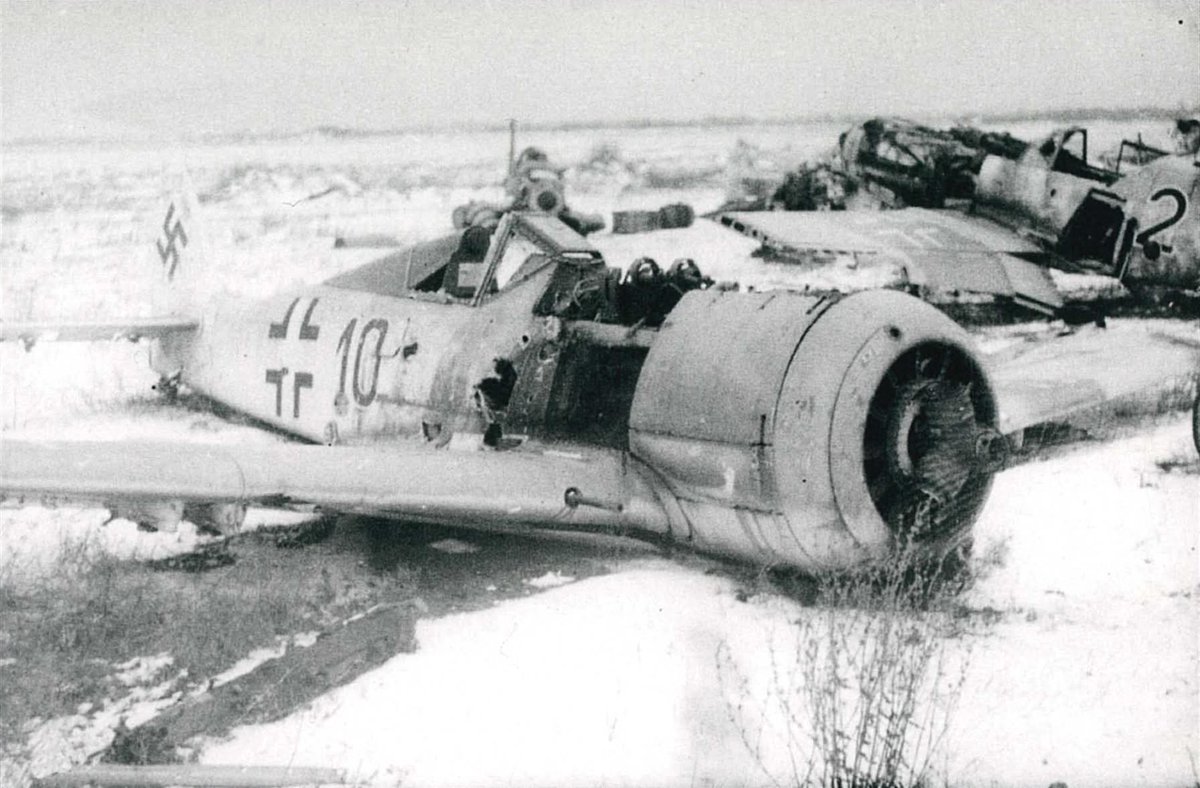z pudełka zwanego historią. Wraki myśliwców niemieckiej Luftwaffe na lotnisku we Wrzeszczu, zima 1945/46