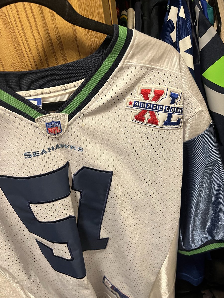 abunch206's tweet photo. @LofaTatupu51 Still got your jersey! https://t.co/gMmnwimPPG