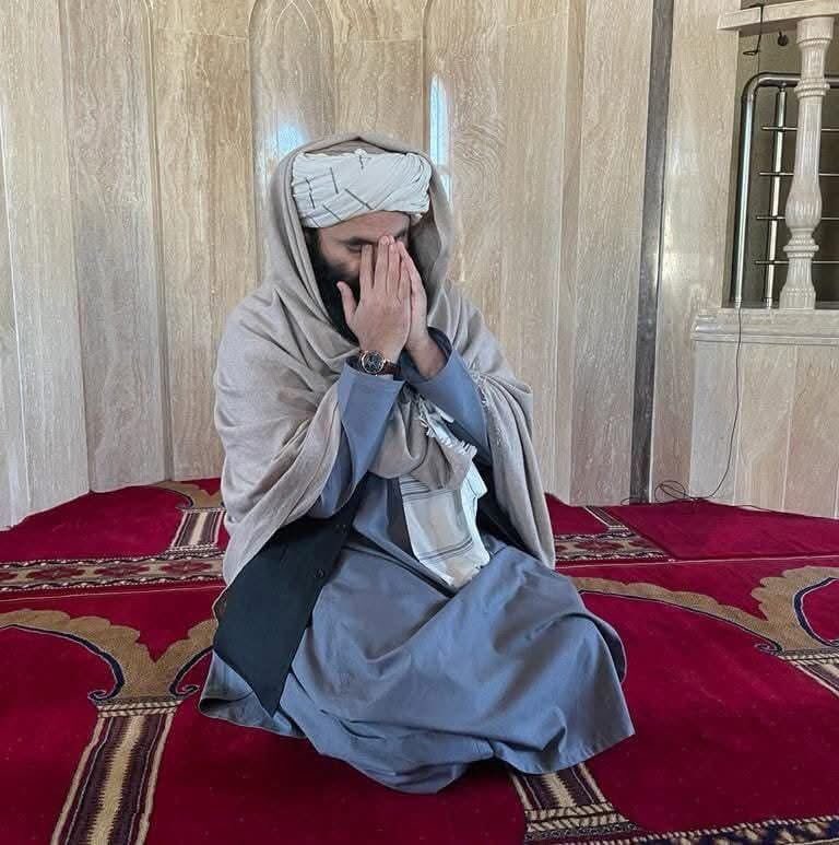 په لیدو یی 
زړه ته سکون پیدا کیږی 
حفظهم الله❤