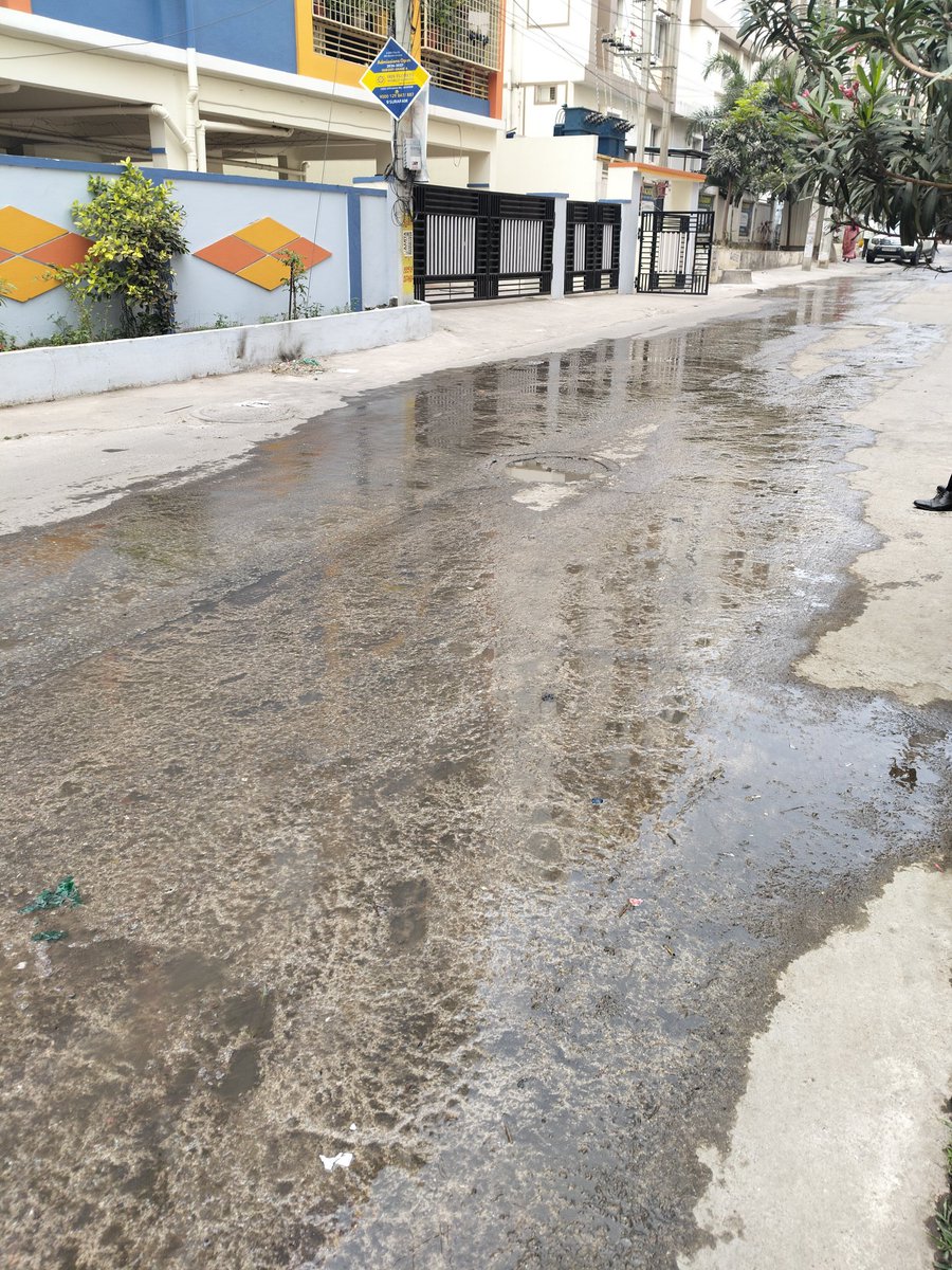 bok29517's tweet photo. 🚨 Sewage/drainage water is flowing openly on the roads in Hyderabad, creating severe health risks and traffic hazards. No action despite several complaints. 

📍Location: Pragathi Nagar

Immediate action required!
@GHMCOnline @HMWSSBOnline @CommissionrGHMC @TelanganaCMO https://t.co/koKDhi7UQu