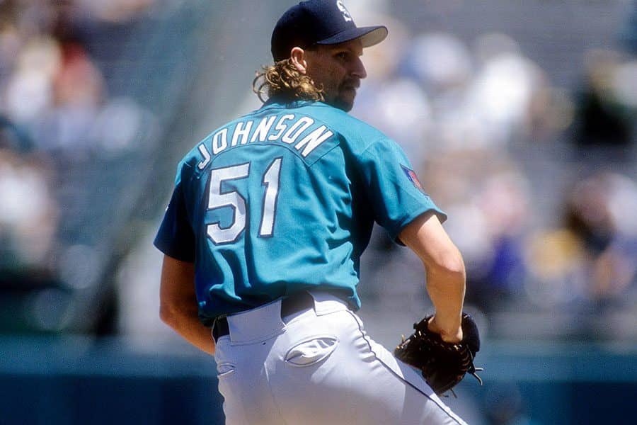 KsVacation's tweet image. 西新宿でBig Unitことランディ・ジョンソンとGN'Rのドラマーの話をする日が来るなんて サインしてくださりありがとうございました とても背が高くBLIND FAITHのBが見えなくなるくらいのBig Unitでした よい日本滞在になりますように🙏 #RandyJohnson #BigUnit #BlindFaith #昨日のこと