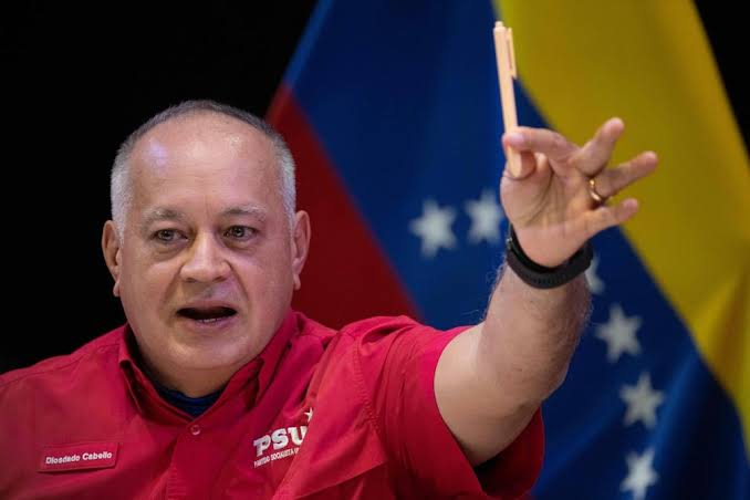 sinCensuraVNZL's tweet photo. URGENTE 🚨 Diosdado cabello es el sospechoso de la nueva captura de Juan Pablo  para tenerlo como rehén porque delcy entrego a Diosdado y el quiere dañar los planes de estados unidos y delcy  se viene el fin de Diosdado 🇺🇸🇻🇪 https://t.co/tIEdFvABYc