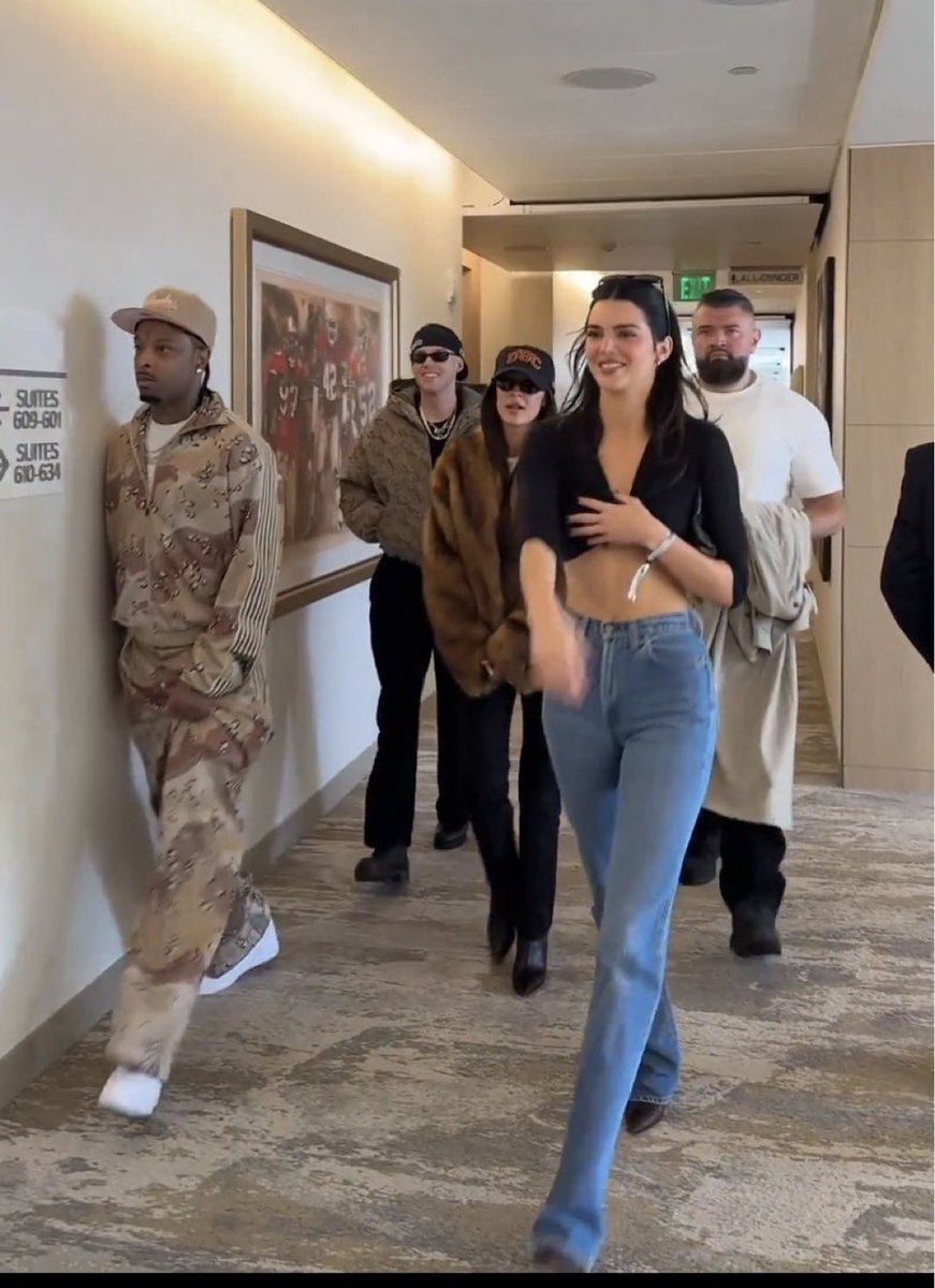 <a href="/PhillyTheBoss/">PhillyTheBoss.com</a> 21 wanna make it clear “that’s not my girl and I’m not here with her” 😂😂😂