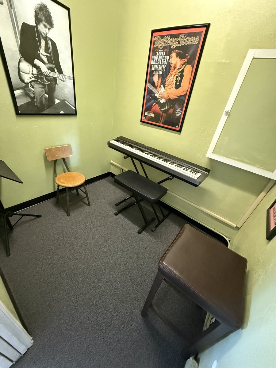 BelmontLessons's tweet photo. We just got new carpet!!   😎   Studio is looking clean.    Come in and learn how to play with one of our amazing music instructors.   We teach all ages.  #musiclessons #guitarlessons #pianolessons @BelmontShoreLBC @LongBeachCity https://t.co/ptyVQV3qr1 #inspire https://t.co/v5L4B0IzcL