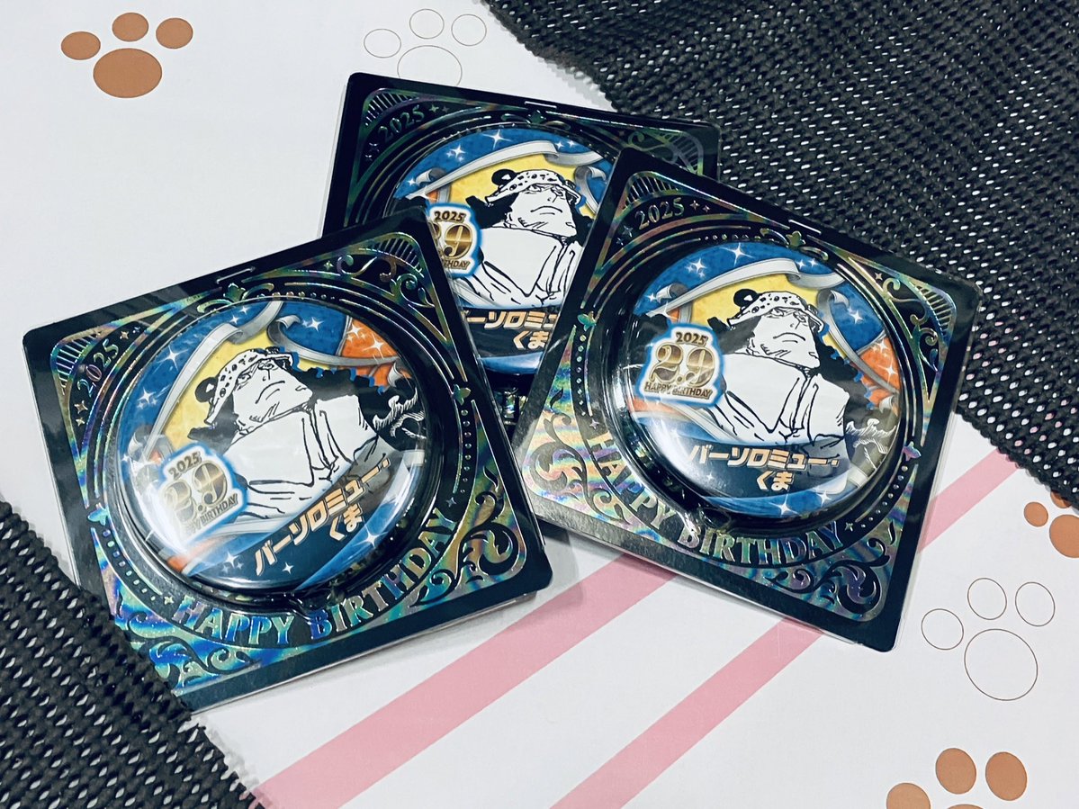 おすすめ商品】原画商品 バースデイ缶バッジ バーソロミュー・くま 550