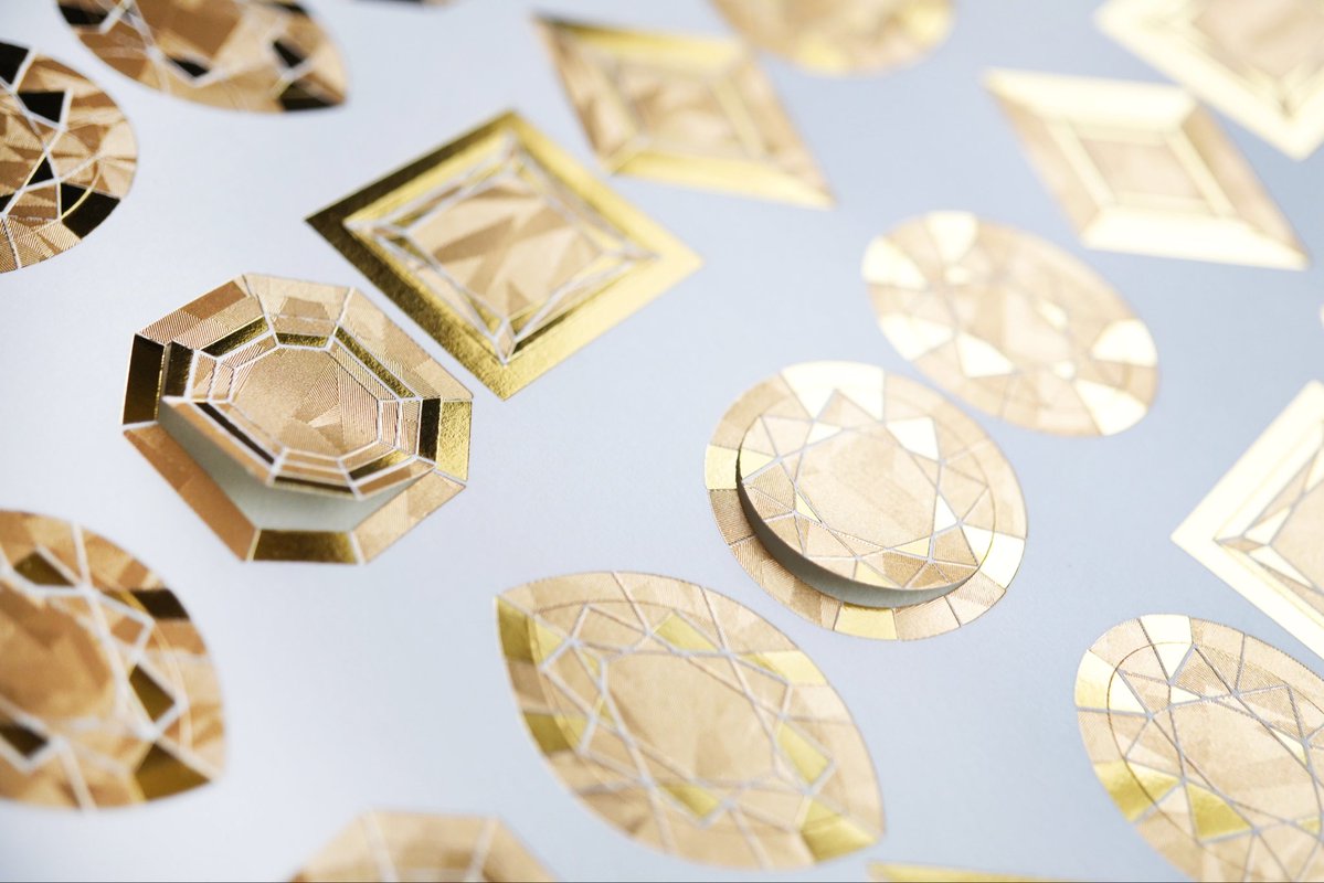 【拡散希望】新作『箔宝石』シール

注文受付開始：2026年2月14日00:00～
発送開始時期：2026年4月20日頃予定！

マニアックな製作・加工に携わるコスモテックの現場の職人ならではの豊富な箔材、知識や経験から、様々な箔をランダムセレクト。

ご注文は WEB SHOP コスモテックサンプル直売所にて！