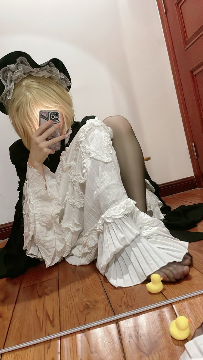 #男娘 #男の娘 #伪娘 #cosplay 
愿我从此再不提起
再不提起过去
痛苦与幸福
生不带来 死不带去
唯黄昏华美而无上。（成功丢失一个新买的书签(›´ω`‹ )