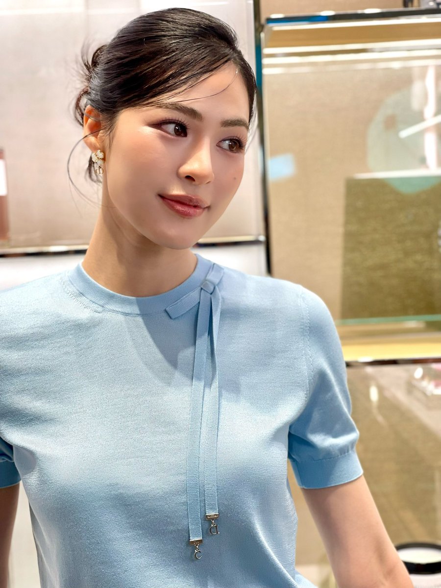 สวยขนาดนี้ ใครจะต้านพิไหวละคะ 🫠

LING DIOR BEAUTY BOUTIQUE 
#LinglingXDiorBeautyIconsiam
#DiorBeauty
#Linglingkwong #หลิงหลิงคอง