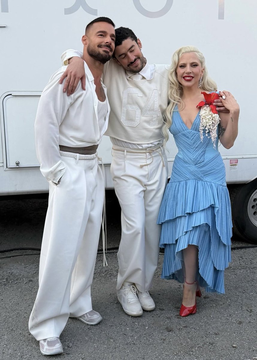 PopX's tweet photo. Ricky Martin, Bad Bunny and Lady Gaga after the #AppleMusicHalftime Show

via @ricky_martin https://t.co/6nQpHYKm4F