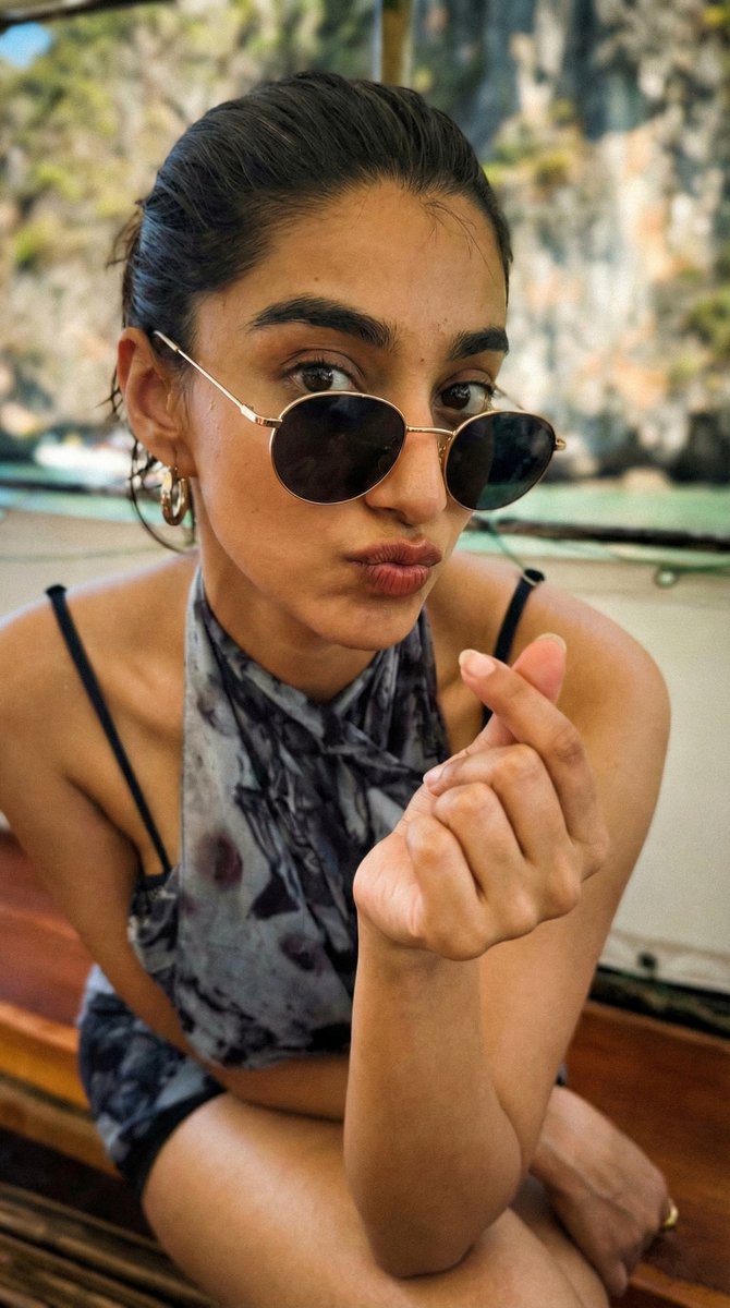 meenu #MeenakshiChaudhary