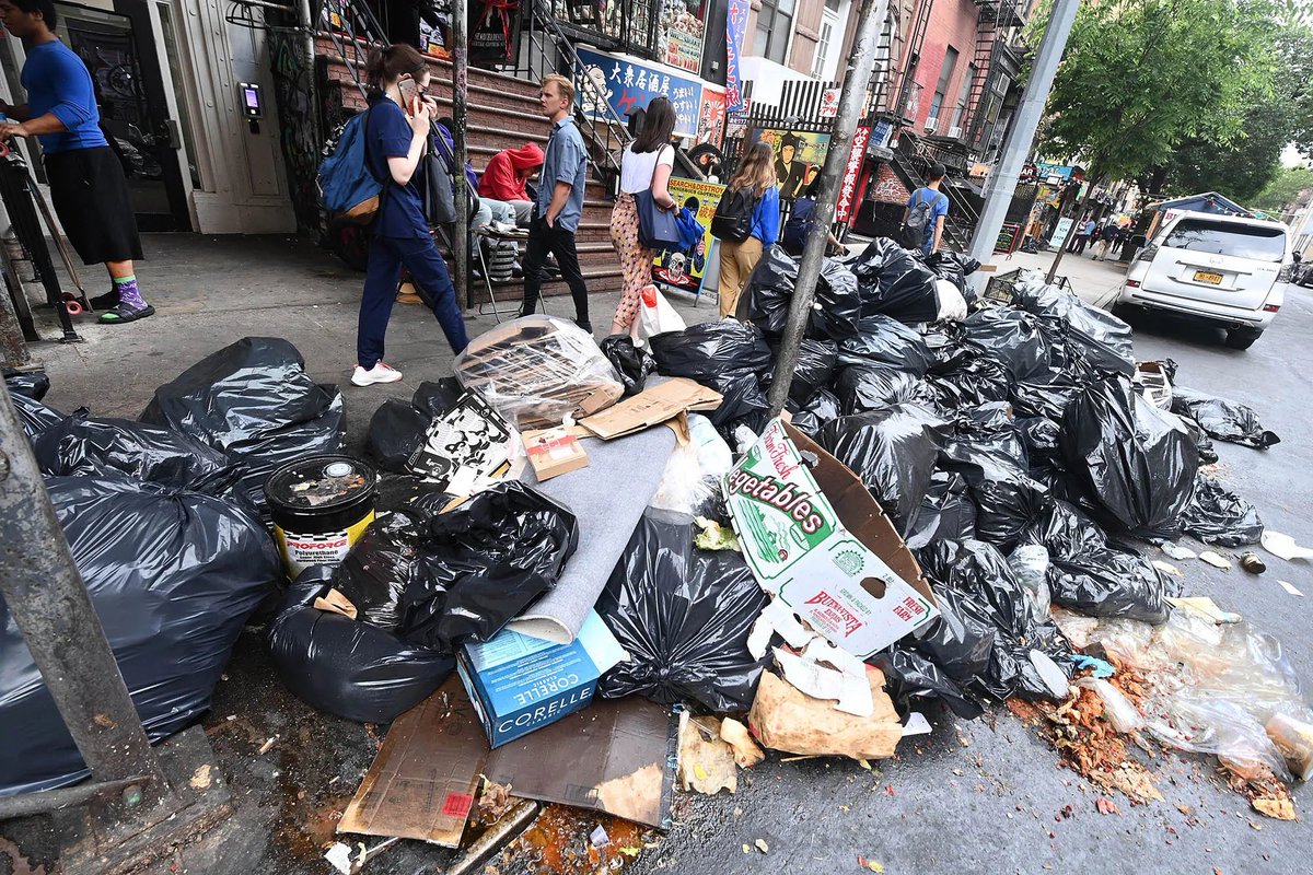 Hinduism_sci's tweet image. What's wrong with India?

Oh wait, this is New York. This will not go viral.