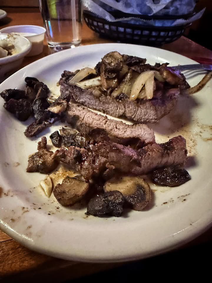 TrooperBenKs's tweet image. Only one adjustment if I’m being picky…

More mushrooms.
More onions.

The steak
WELL DONE 🙌🏼
Exactly how I like it!

Zero apologies! 
ZERO 😆

I SAID WHAT I SAID! 😄

🥩🍄🧅
#NoShame