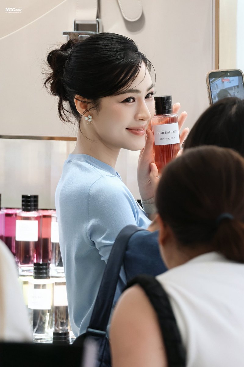 00kwongNGC2237's tweet image. 🥰

LING DIOR BEAUTY BOUTIQUE 
#LinglingXDiorBeautyIconsiam
#DiorBeauty
#Linglingkwong #หลิงหลิงคอง