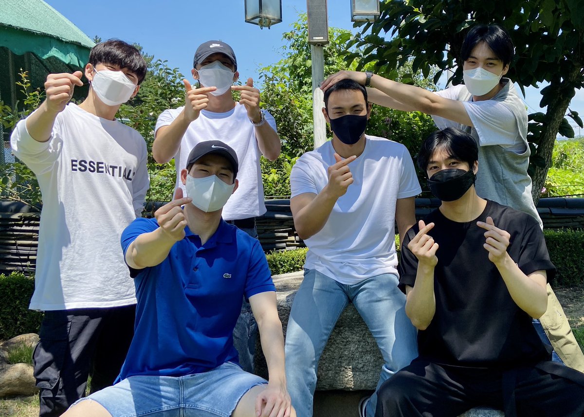 maybthrowaway's tweet photo. 똑같이 찍었어
ㅠㅠ
처음과 끝 https://t.co/P5SSissVNx