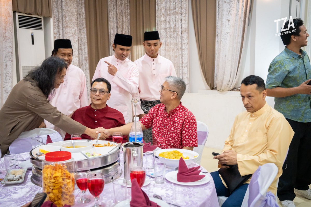 tzafrul_aziz's tweet image. Selamat Pengantin Baru, Norman &amp;amp; Kamila! 💐

Daripada senyuman bapa pengantin, jelas terpancar rasa bahagia dan syukur pada hari yang penuh makna ini.

Semoga rumahtangga yang dibina dilimpahi rahmat, sakinah dan kebahagiaan hingga ke anak cucu.

#TZA #Ampang #TillJannah
