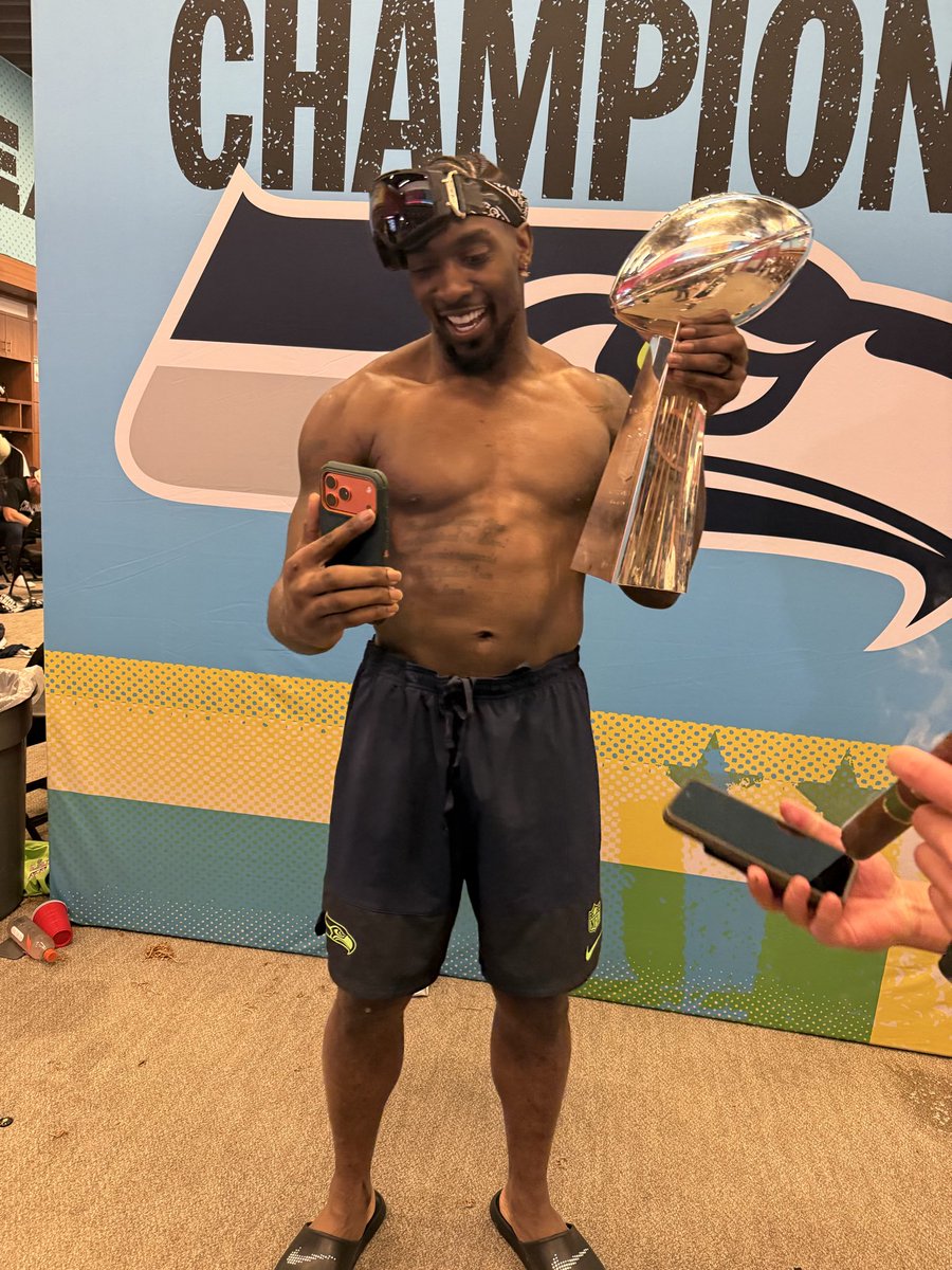 MikeDugar's tweet photo. Demarcus Lawrence is a Super Bowl champ https://t.co/eM2Eolzp51