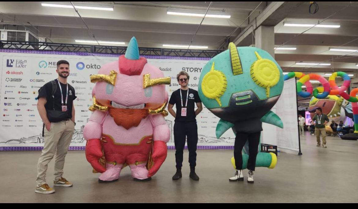 The_HolyShiller's tweet photo. Official Community Hub for @CaptainETHToken.  

CA: 0x9af595C8fc201e82Db65FAef71D51365d7F11B5f

ETHDenver mascot suit in 2022 (Bufficorn) 🦄  
  This time… who’s inside the Captain suit? 🤔🚀
• Narrative already developed, full “Etherverse” world with tools made to explore it (3D map + custom TG bots) 🤖  
  Daily fresh memes crafted to bring Captain to the people in original ways 🎨✨

Website: https://t.co/gxWAzzVc8r

Portal: https://t.co/XwFxpdo14l

#Crypto #ETH #CTO #captainbyers