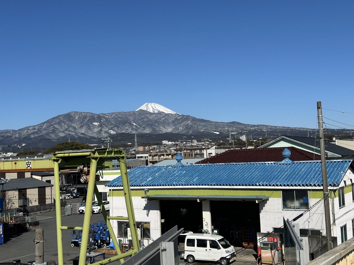 ComSugichan's tweet photo. 週末は新潟県迄チト住まい探しに
夜はホテルの居酒屋で蕎麦でキュッと一杯
海沿いは雪が少ないとは聞いていたけど
やっぱり新潟県
普通に雪野原でした
夜沼津の自宅周辺も珍しく
多少の雪が降り積もった様で
週明けこれから三重県へ向かいま〜す‼️ https://t.co/IDcQFWDulk
