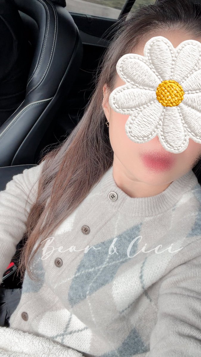 ❄️

老公說我今天穿這樣很像日本家政婦耶！

你是又再想什麼劇情了🤭

#日本家政婦
#台南
#夫妻情侶