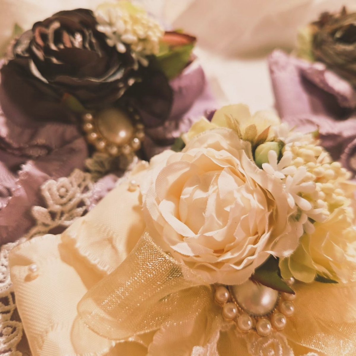 昨日はお城の舞踏会のような広間に居たのに帰宅すると普通に大雪で帰宅困難民でした。日本昔話の風景みたい😂積雪30cmでした。頂いた美味しいモノ達。いつもありがとうございます！食べてしまったのもある。美味しかったです🥰
#ロマアラ 素敵な空間ありがとうございました！