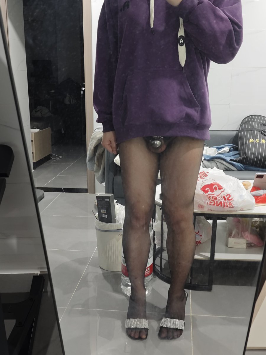 怎么样才能让吉吉在戴锁时不会一碰就硬！不然真的好难戴 #伪娘 #伪娘露出 #贞操锁