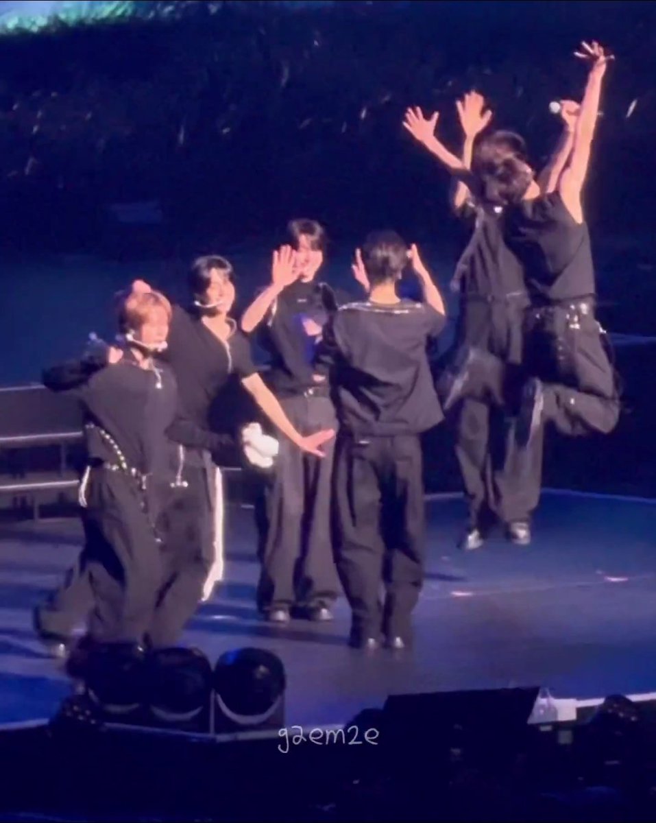 haha_0328_'s tweet image. 있는 힘껏 반가워하는 강아지와 최선을 다해 맞아주는 견주