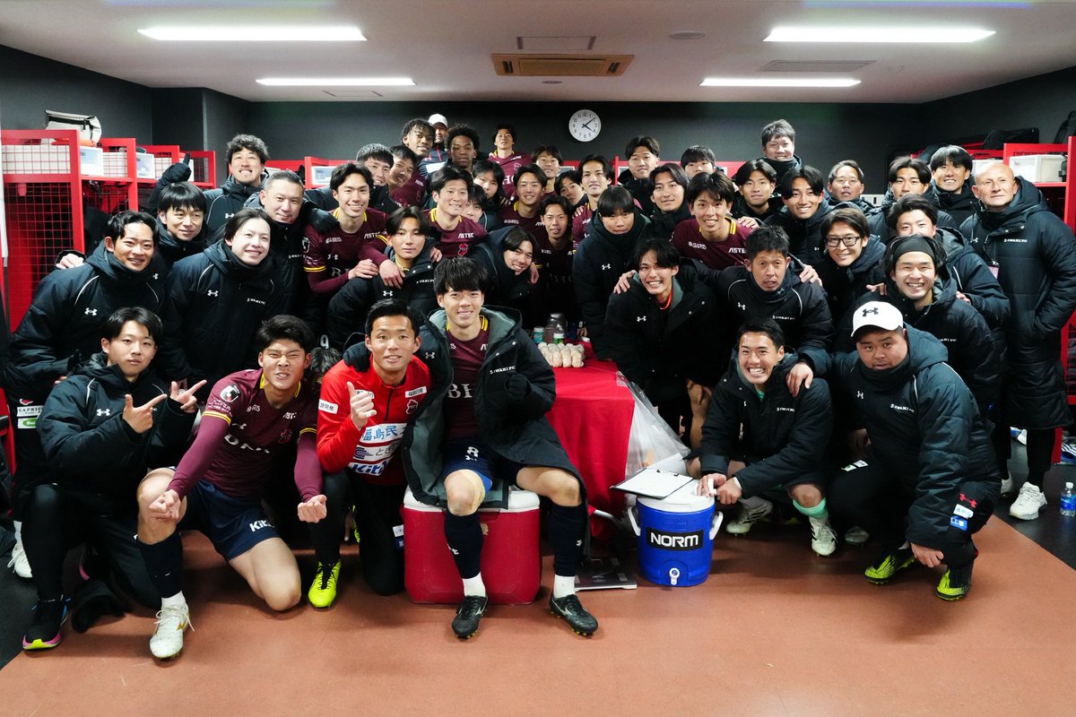 adgjmp18's tweet photo. 百年構想リーグ開幕。
素晴らしい雰囲気の中でスタートできました。ありがとうございました！
この舞台で、選手とともに更なる成長を目指します。
#百年構想リーグ　#いわきFC https://t.co/FpZKmffifY