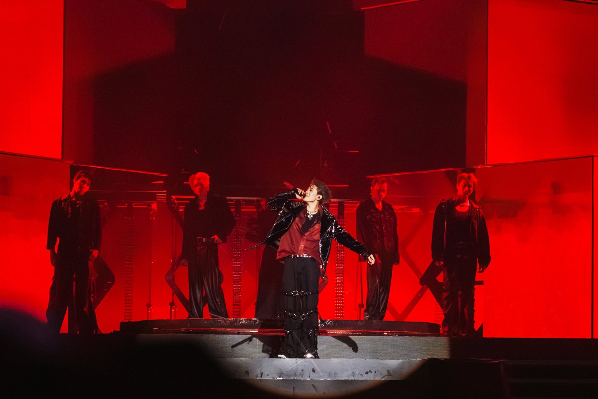 ขอขอบคุณแขกรับเชิญสุดพิเศษของอาณาจักร Moonlight Valley อย่างพี่ปอร์เช่ที่มาร่วมเป็นส่วนหนึ่งในหน้าหนังสือเล่มนี้ รวมถึงขอขอบคุณที่มาส่งมอบความสุขผ่านโชว์บนเวทีให้กับ PiXXeL ของพวกหนูในค่ำคืนแห่งการเฉลิมฉลองด้วยนะคะ🌕💜✨

#PiXXiE #XXSIVK 
#PiXXiE_2ndConcert
#PiXXiETalesConcert