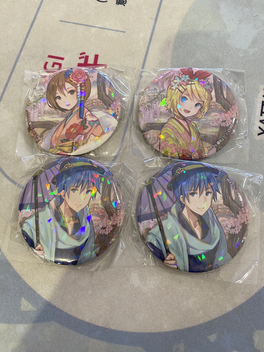 雪ミクスカイタウン花色衣缶バッジ譲渡 譲）写真 求）同種ルカ スカイ