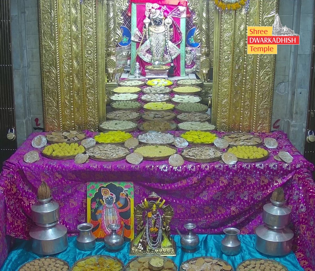 राजाधीराज द्वारीकाधीशजी के कुंडला भोग एवं श्रृंगार आरती दर्शन🙏🏻
श्री द्वारकाधीश मंदिर द्वारका,गुजरात
दिनांक :- 09/02/2026 सोमवार                      

#dwarka #Kundala_Bhog
#ShridwarikadhishmandirOfficial