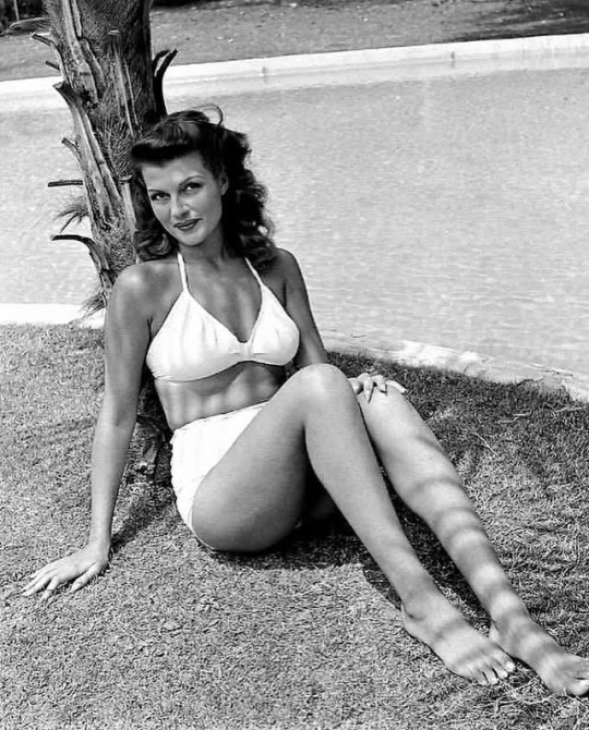 oldmovieactress's tweet image. Rita Hayward finding her zen by the pool! The summer vibes are real. ☀️🍹 #poolside #relaxation #summerdays #chillvibes