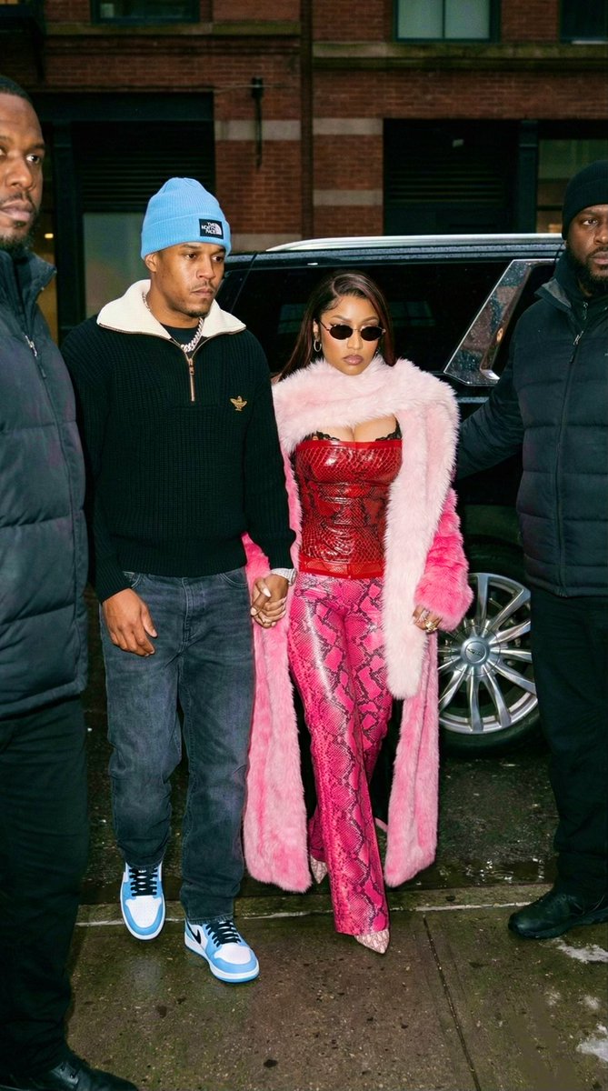 tumbledryyy's tweet image. Mix &amp;amp; Match | Nicki Minaj wearing a Dolce &amp;amp; Gabanna red python skin corset top paired with Roberto Cavalli pink Snake Skin flared trousers and pink Dior monogram heels✨