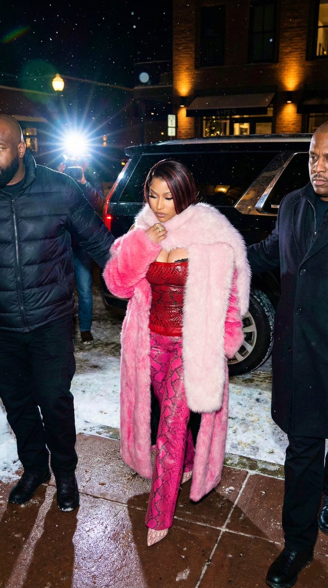 tumbledryyy's tweet image. Mix &amp;amp; Match | Nicki Minaj wearing a Dolce &amp;amp; Gabanna red python skin corset top paired with Roberto Cavalli pink Snake Skin flared trousers and pink Dior monogram heels✨