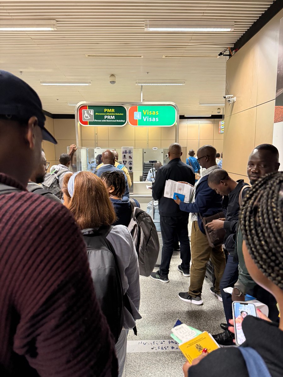 Dear Senegal, Africans should not need visas to travel in Africa. 

Cher Sénégal, les Africains ne devraient pas avoir besoin de visas pour voyager en Afrique.