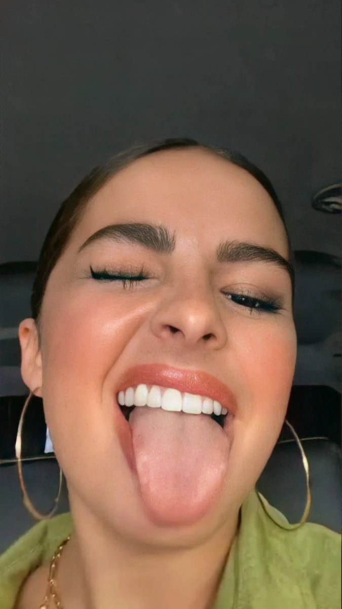 Queenofsimpz's tweet photo. pump your meat for mommy like a good boy &amp; just go dumb. I want that thick load on my dumb fucking face https://t.co/dO2zpdYU4I
