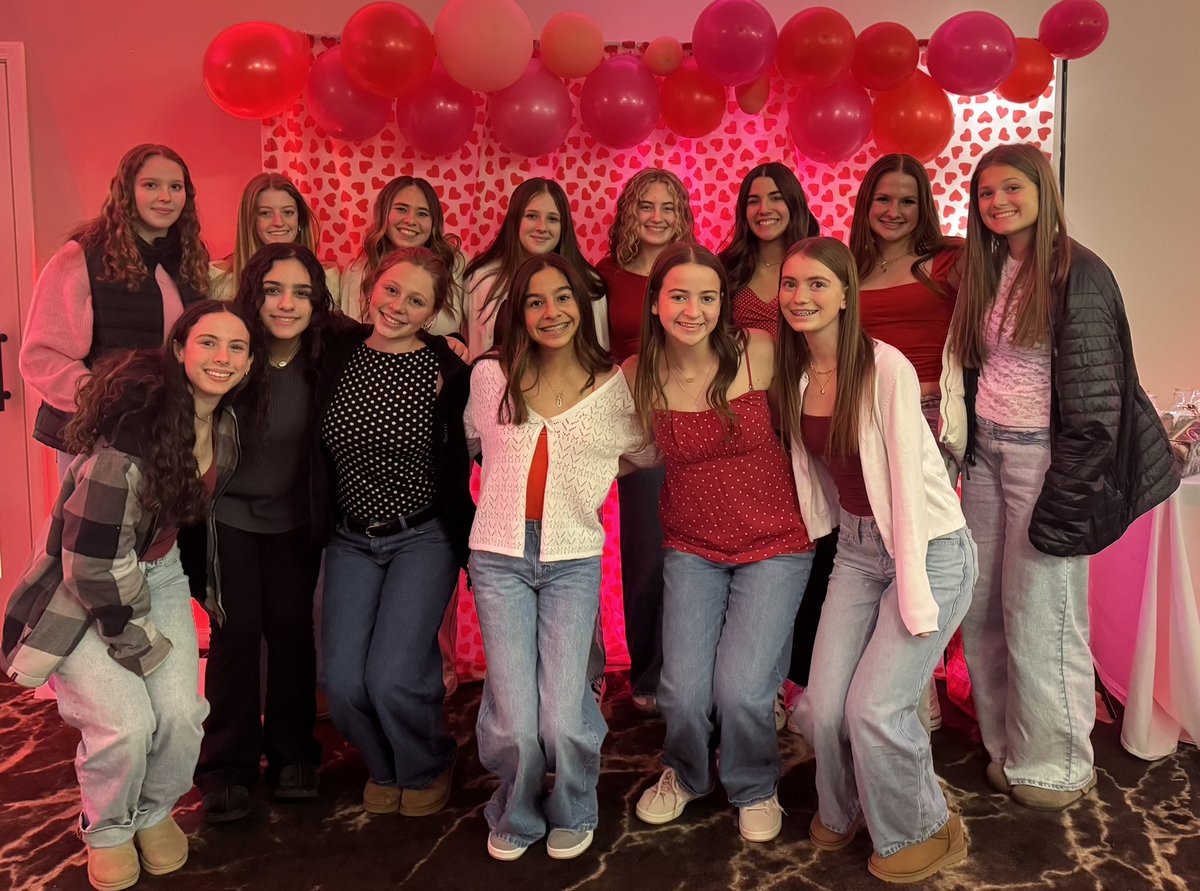 Pre-season bonding for these Wildcats at our 5th annual Dine and Galentine fundraiser 💞🥎