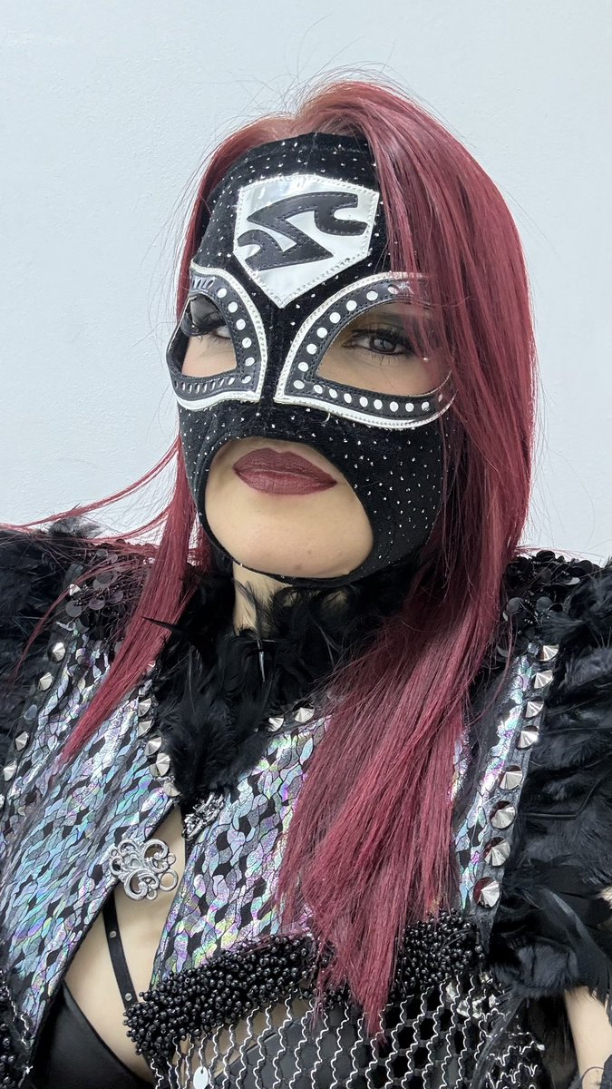 Siluetacmll's tweet photo. La Ruda volvió🔥  戻ってきました🔥
Los reales celebran🖤 本物たちは祝っている🖤
Los haters también😈 そしてアンチたちもね😈

#CMLL  #AmazonasCMLL https://t.co/KKET2hkLOH