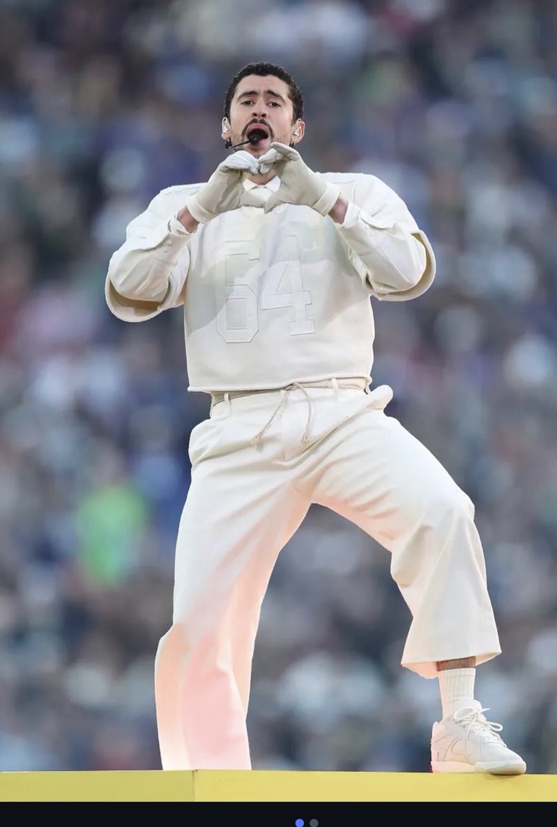 hagala_'s tweet image. Show en español … en un evento por tradición estadounidense.. Show con mensaje de inclusión y contra el odio .. Despliegue impresionante de montaje y desmontaje .. Fuerza latina en donde se les quiere apagar .. Un show que pasa a ser de los más significativos y emotivos de la…