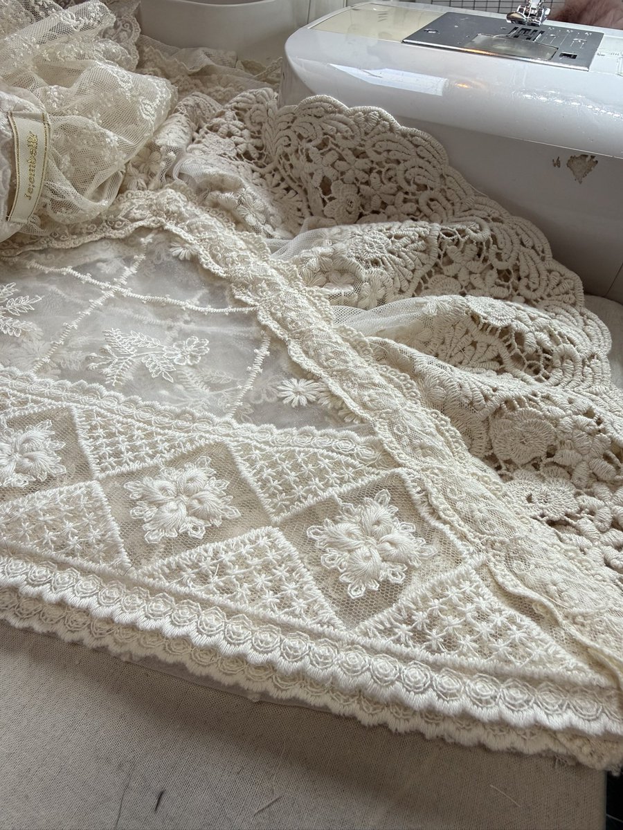 バブーシュカは、完売しておりまして、、
追加制作出来ましたらupさせて頂きます☺️
どちらもとても人気でございました♪