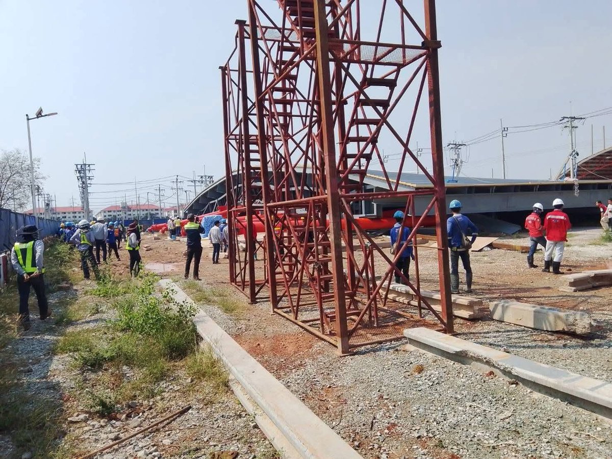 joe_black317's tweet image. เวลา 11.45 น. วันที่ 9 กพ ตำรวจสภ.บางเสาธง รับแจ้งเกิดเหตุอาคารโดมถล่ม ภายในศูนย์ฝึกอบรมและทดสอบทักษะการไฟฟ้านครหลวง (บางพลี) ซอยการเคหะแห่งชาติบางพลี ต.บางเสาธง อ.บางเสาธง จ.สมุทรปราการ
 
เบื้องต้นรับแจ้งมีผู้ได้รับบาดเจ็บไม่ทราบจำนวน อาสากู้ภัยมูลนิธิป่อเต๊กตึ๊ง…