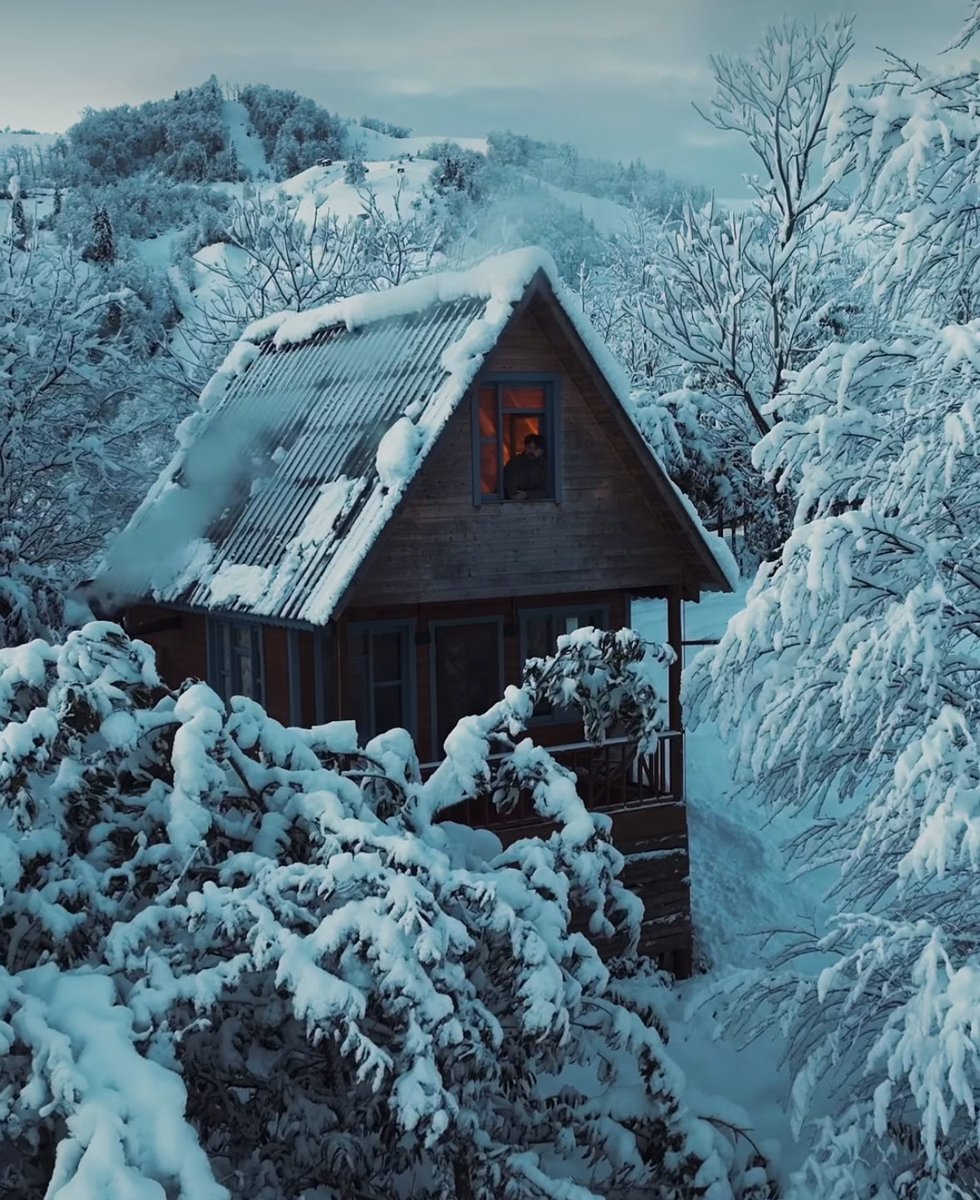 “Tahsilin, makamın ve servetin 
ne kadar büyük olursa olsun, 
Haddi zihnine,
tevazuyu kalbine koymadıkça; 
aklın cehalete, 
kalbin enaniyete 
hizmet edecektir.”