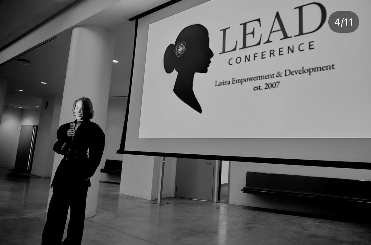 Sin necesitar 23 lanzamientos con cuelgues internacionales, que la lleve el novio de colada o 35 lanzamientos tirándole al ex rogando que le paguen los dientes
La verdadera y única mexicana que siempre representa a México mundialmente por sí sola💋