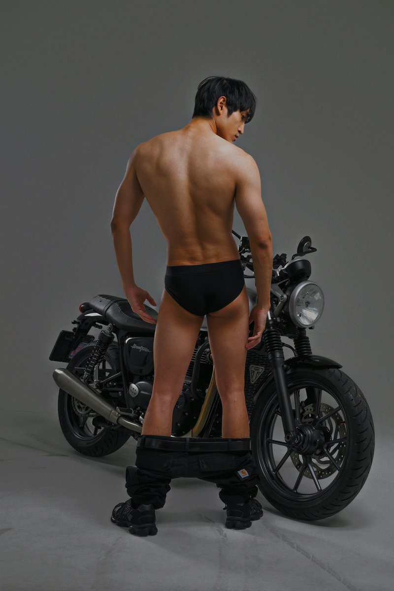 Synchro_ tweet media