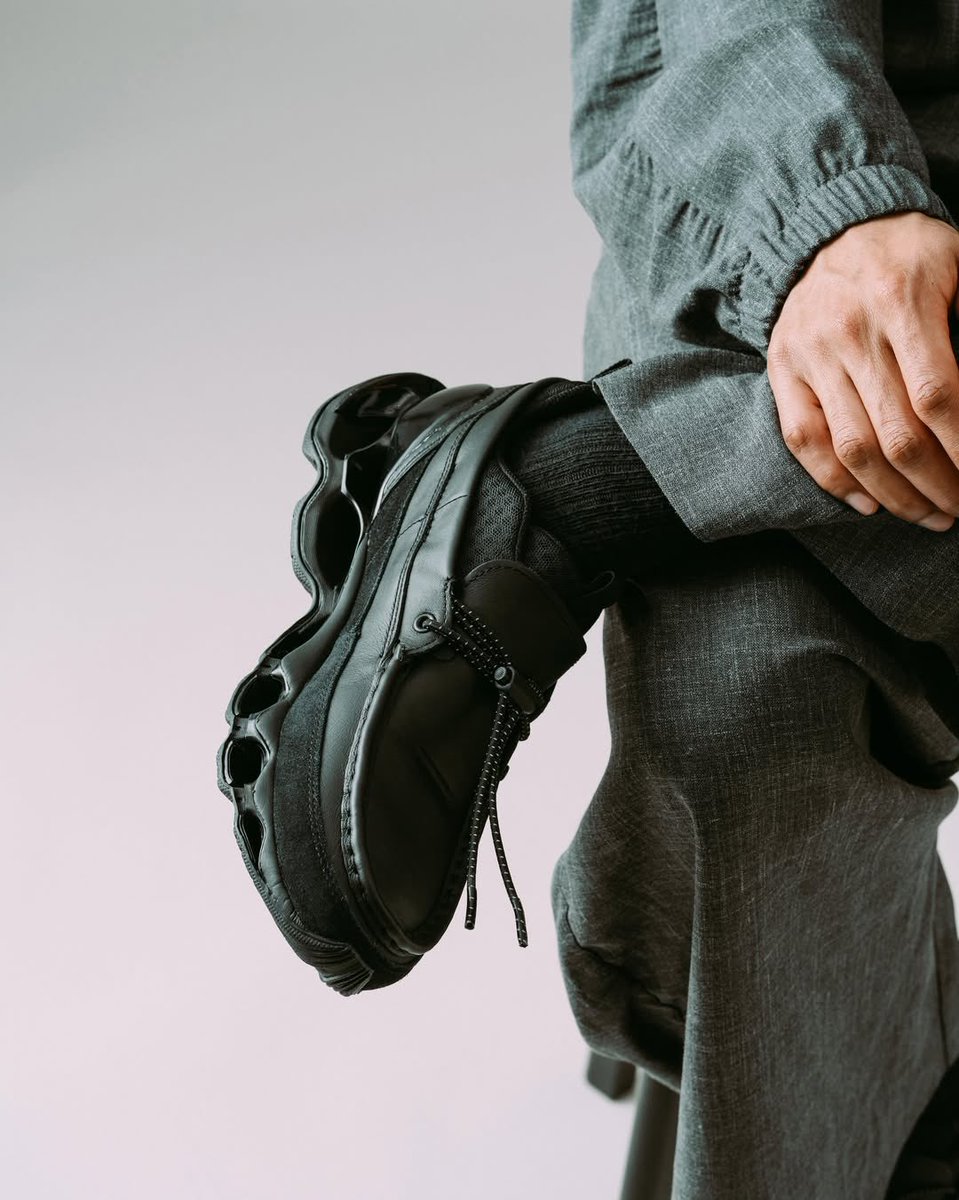 MIZUNOのWAVE PROPHECY MOCが2/13〜再販されるそう

トレンドのローファースニーカーとはまた少し違う、唯一無二のデザインでカッコいいやつです

とりあえずショップでは抽選もあるそうなのでお見逃しなく